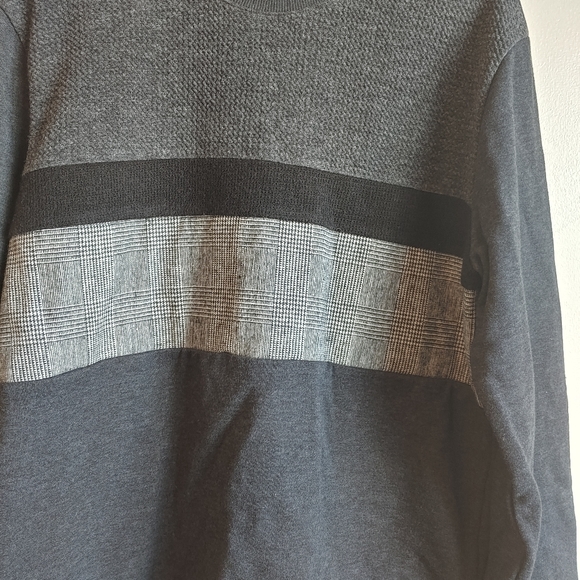 Sweater - Picture 2 of 4